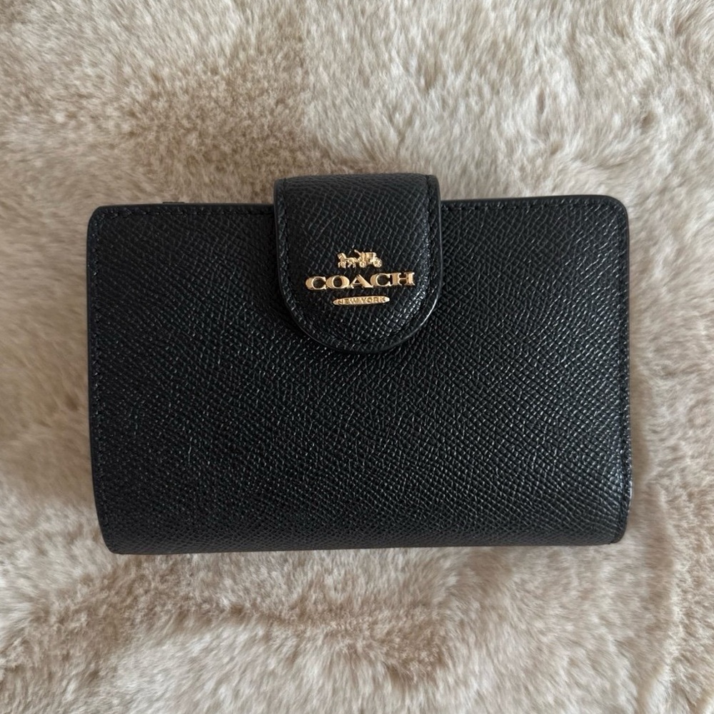 Coach Medium Corner Zip Wallet
